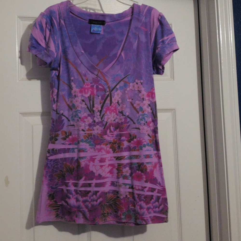 🛍Cute vneck top